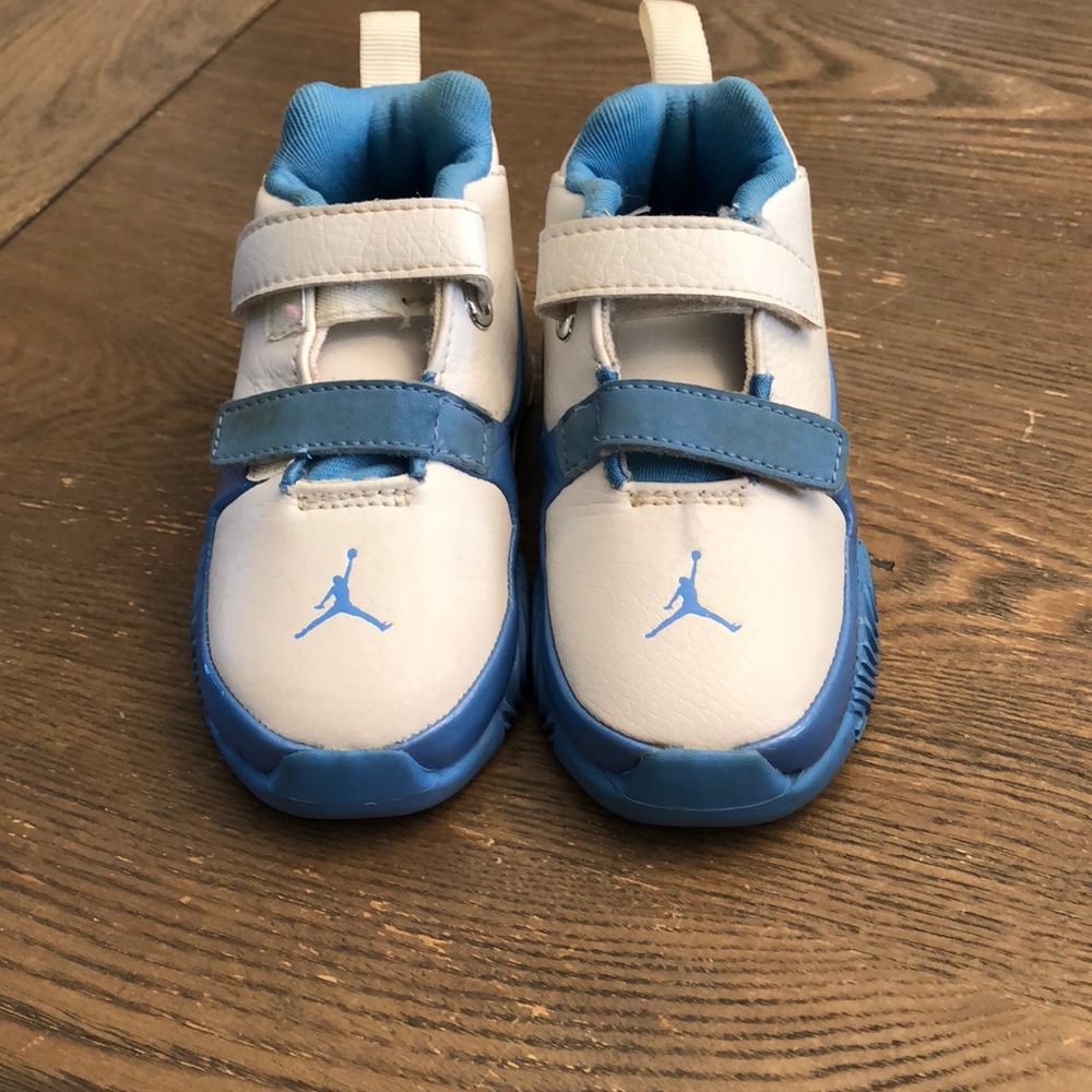 Blue & White Toddler Jordan sneakers ! Size 6.5
